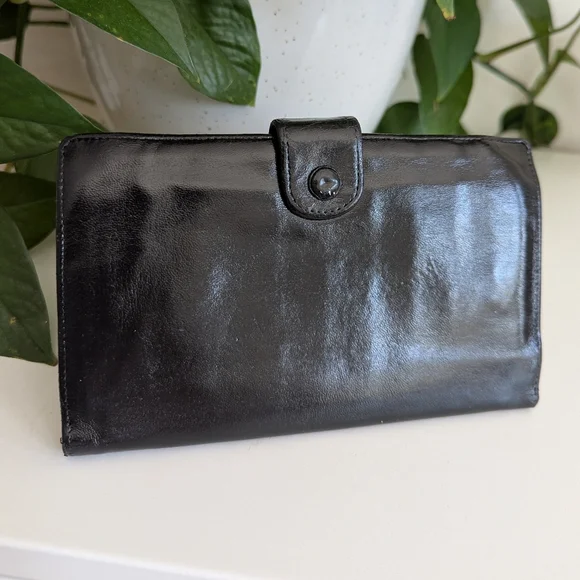Vintage Chanel Black Leather Wallet - Picture 5 of 17